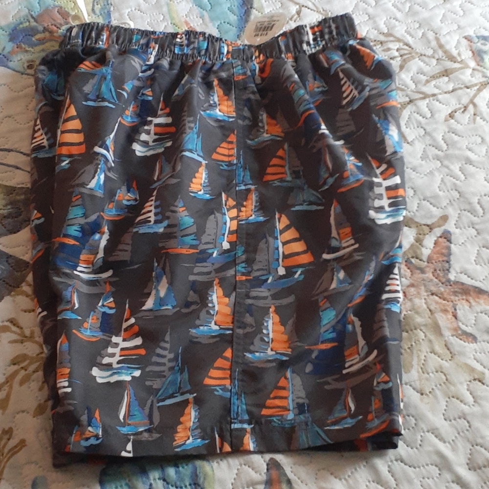 Island planet Castaways swim trunk with sail boats size small 28/30 NWT